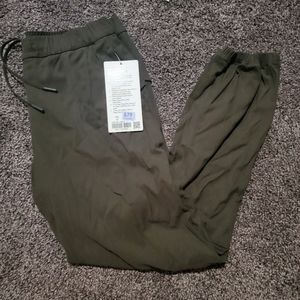 Lululemon Jogger size 6